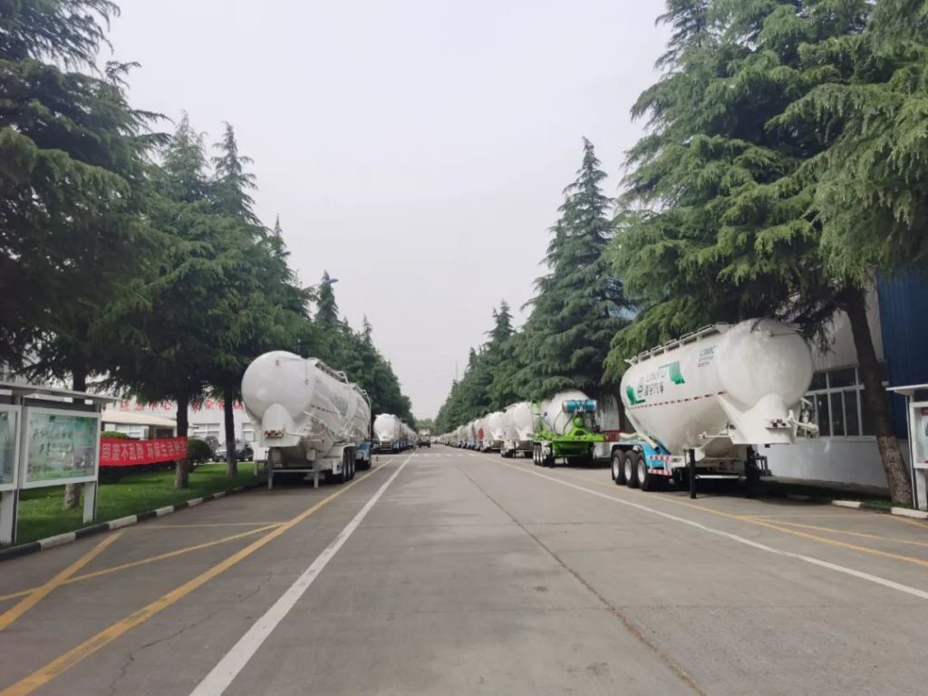 震撼-罐車車輛工廠引進靜電噴粉涂裝線! 震撼-罐車車輛工廠引進靜電噴粉涂裝線!