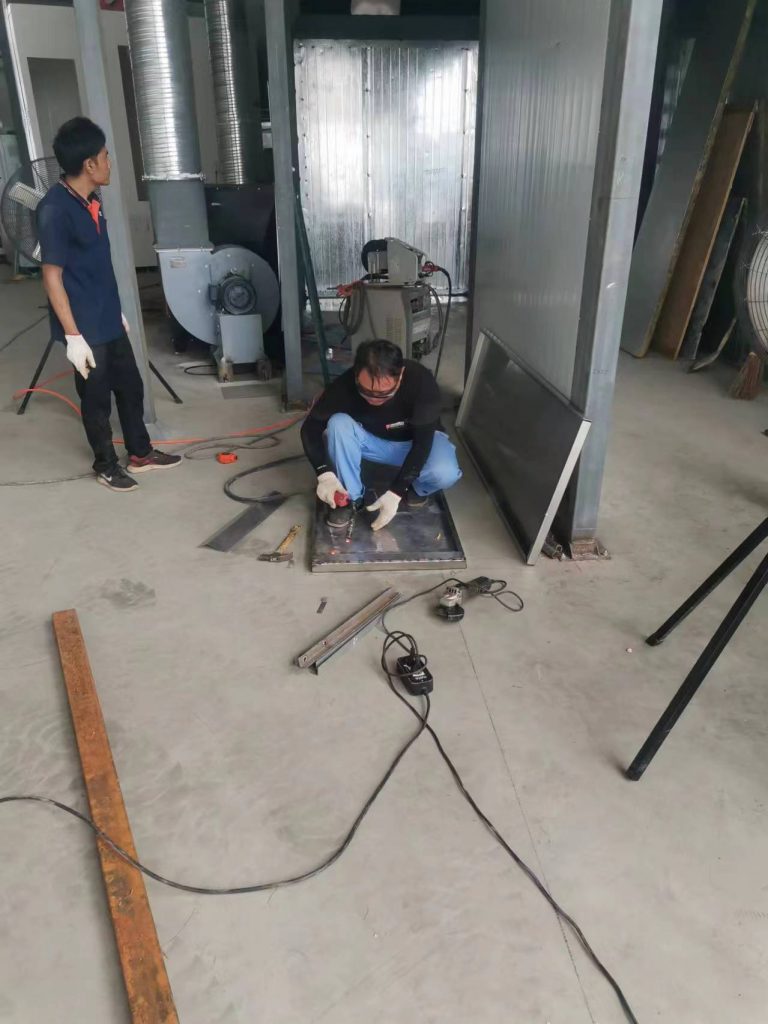 炎夏酷暑第一視角看粉末噴涂線廠家的安裝現場! 炎夏酷暑第一視角看粉末噴涂線廠家的安裝現場!