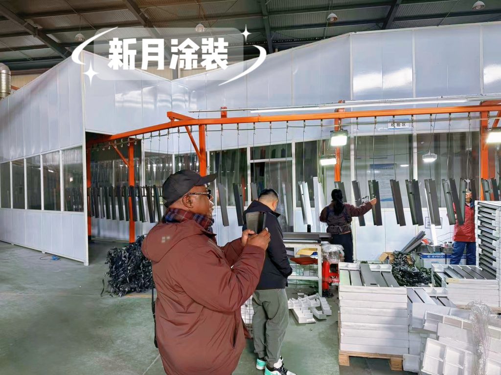 中非合作共啟新篇！非洲客戶蒞臨新月涂裝噴涂設備廠家考察